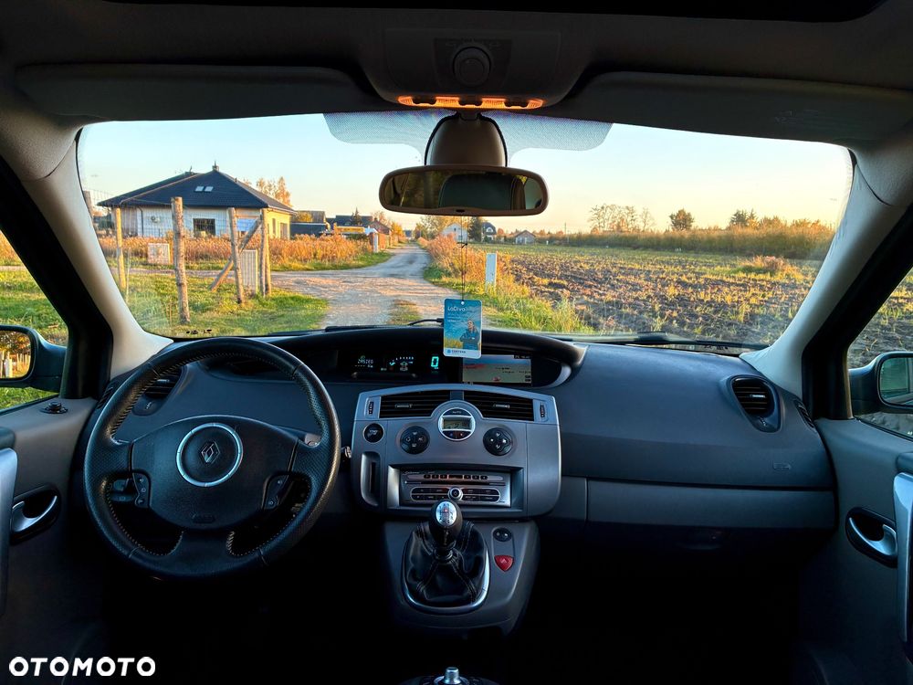 Renault Grand Scenic - 28