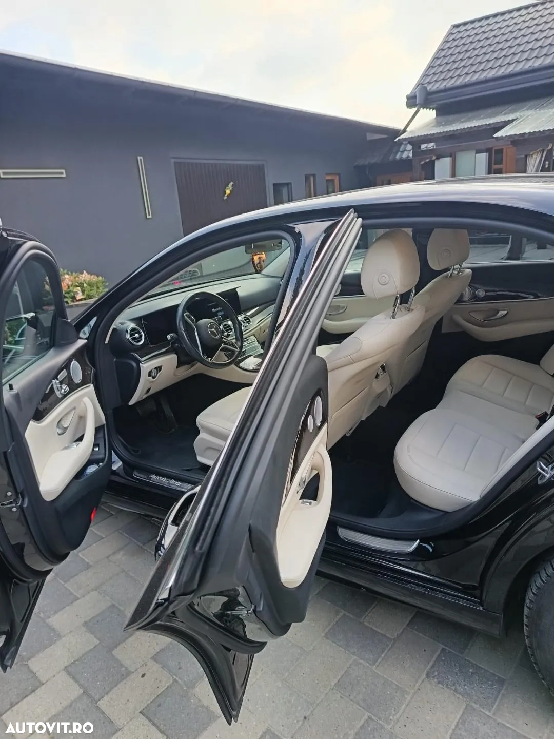 Mercedes-Benz E 220 d 4Matic 9G-TRONIC AMG Line - 2