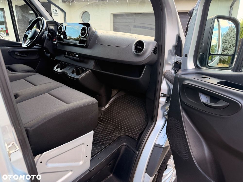 Mercedes-Benz Sprinter - 17