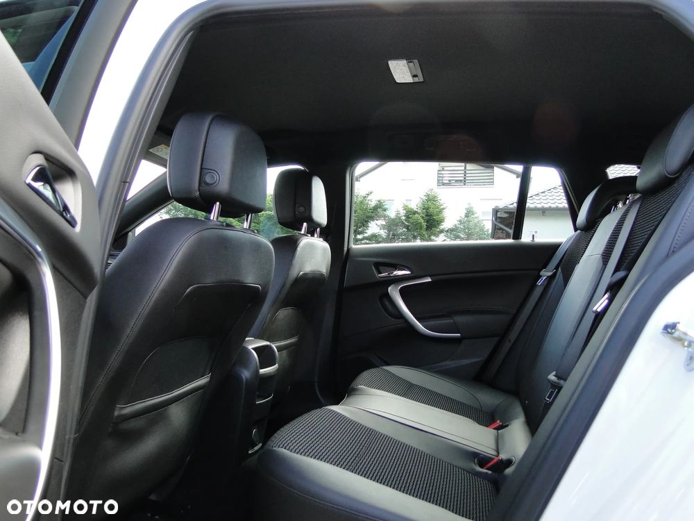 Opel Insignia 2.0 Bi Turbo CDTI 4x4 Sports Tourer Business Innovation - 17