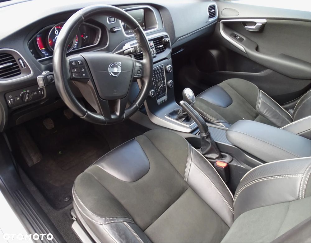 Volvo V40 D2 - 10