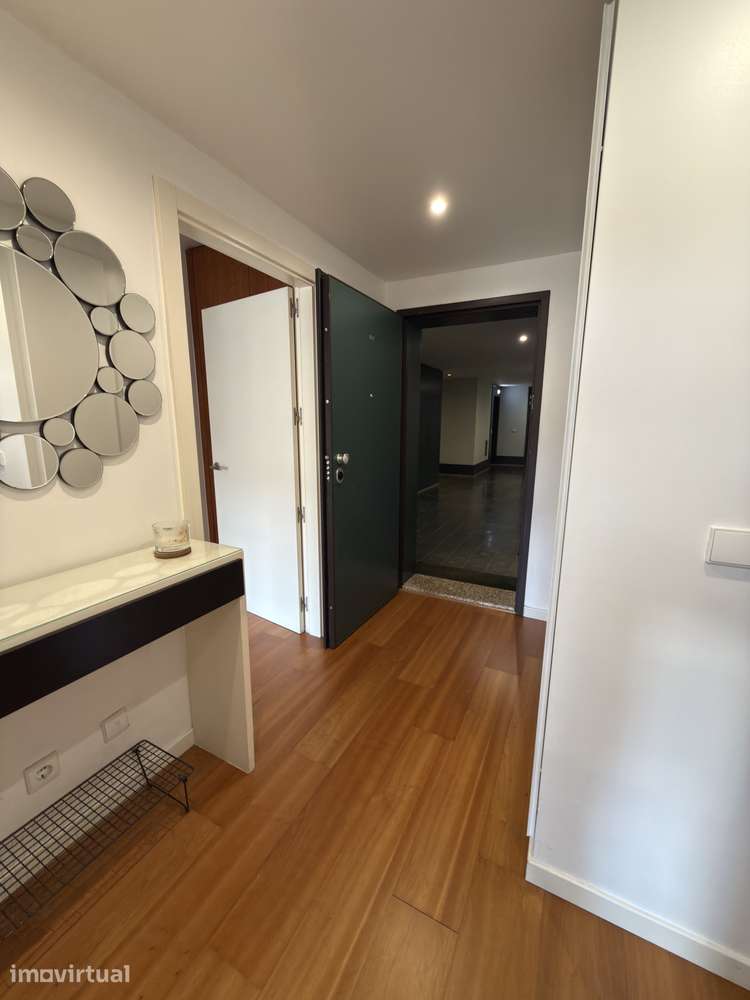 Apartamento T1 com varanda e garagem em Paranhos - Grande imagem: 4/24