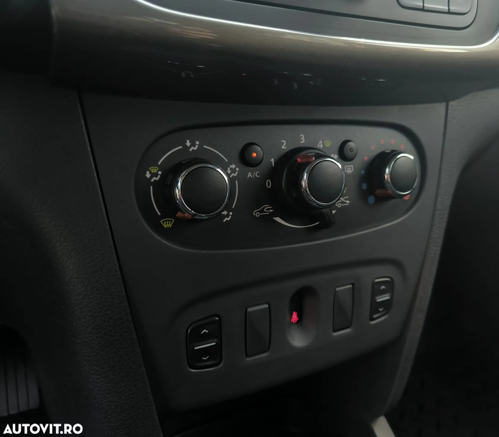 Dacia Logan MCV 1.2 Ambiance - 8