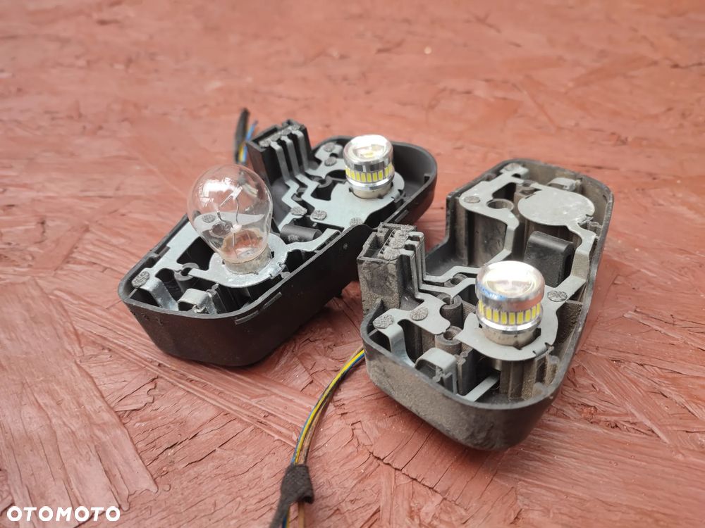 BMW E46 COUPE / CABRIO ORYGINALNE WKŁADY LAMP MAŁYCH LAMP W KLAPĘ LEWY / PRAWY O NR. 63 21 8 374 807 / 63 21 8 374 808 OEM W BARDZO DOBRYM STANIE - 5