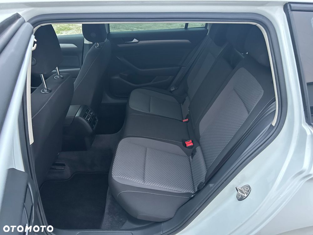 Volkswagen Passat - 13