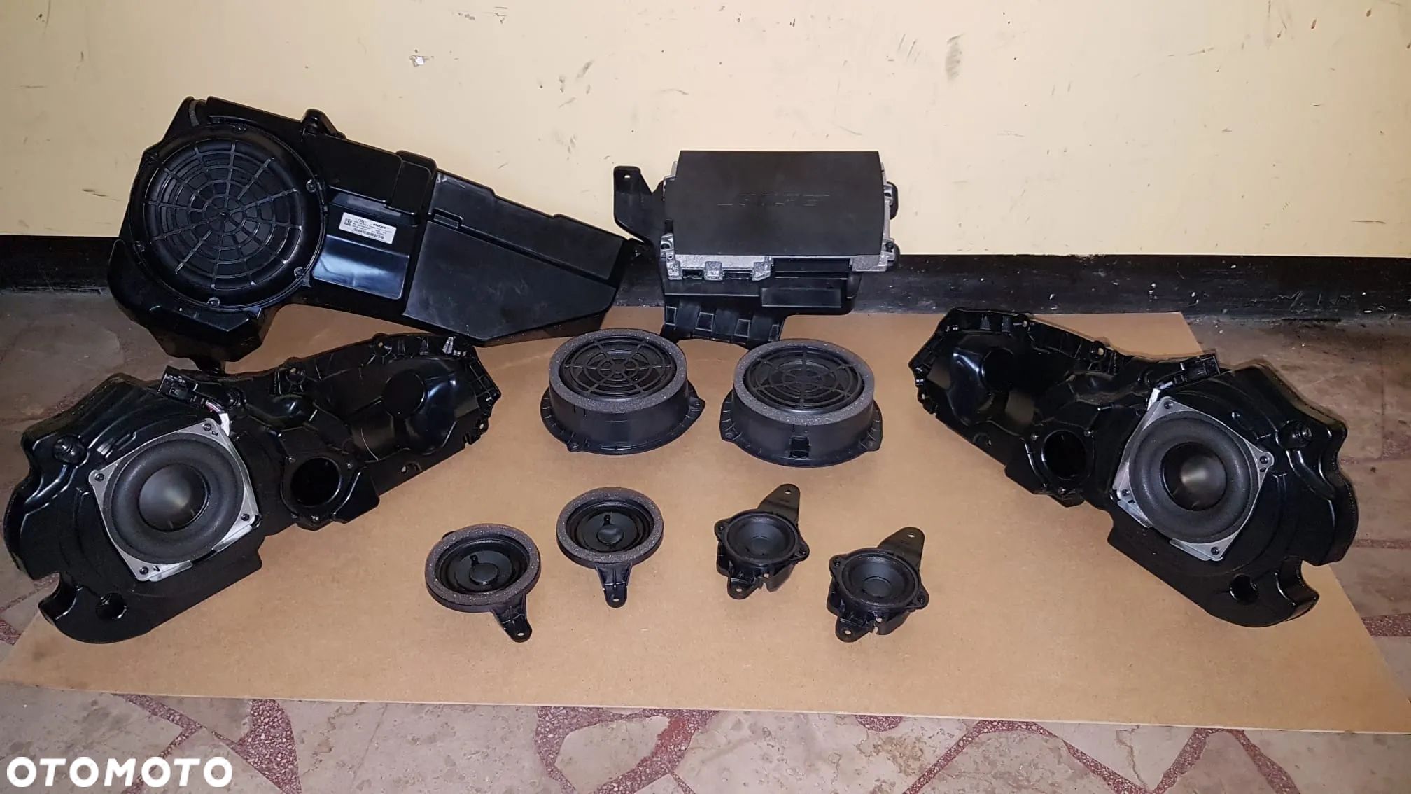 AUDI A6 C7 GŁOŚNIKI  WZMACNIACZ SUBOOWEF SUBWOOFER BOSE POJEDYNCZO AVANT - 1