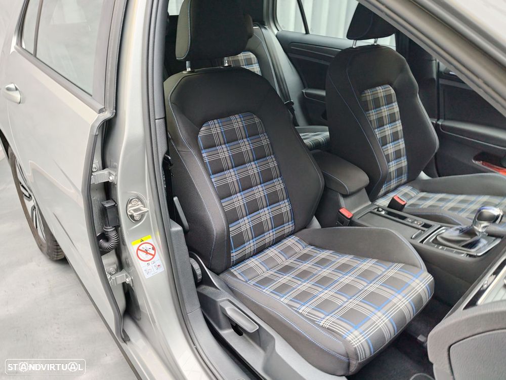 VW Golf 1.4 GTE Plug-In-Hybrid DSG - 12