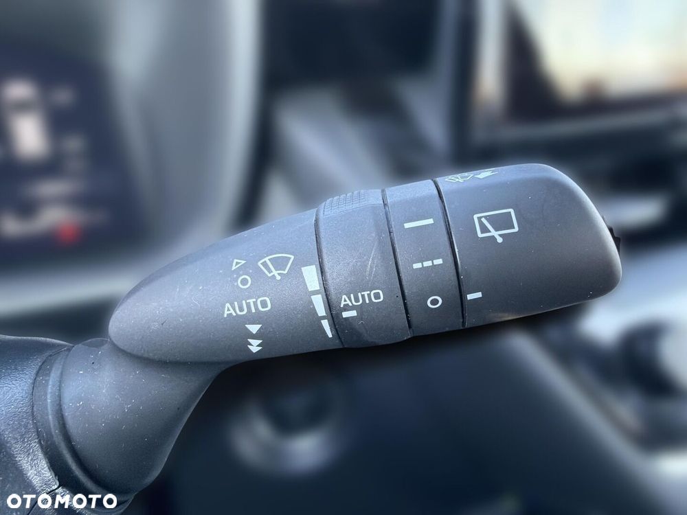 Toyota Corolla 2.0 Hybrid Comfort - 24