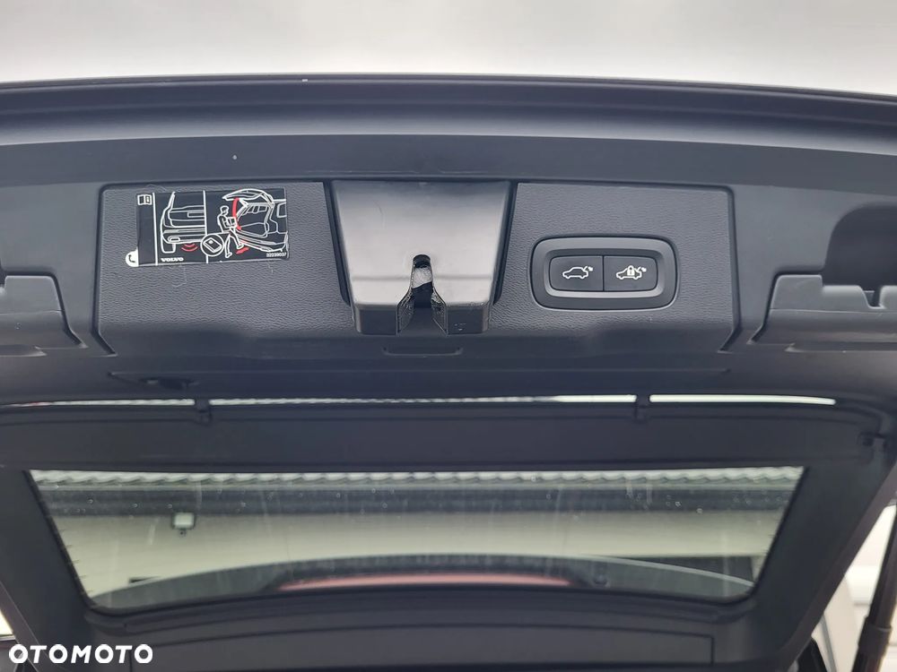 Volvo XC 60 T5 AWD Momentum - 8