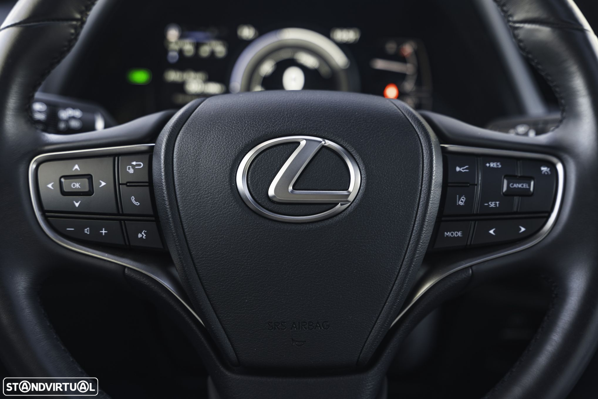 Lexus ux-250h - 13