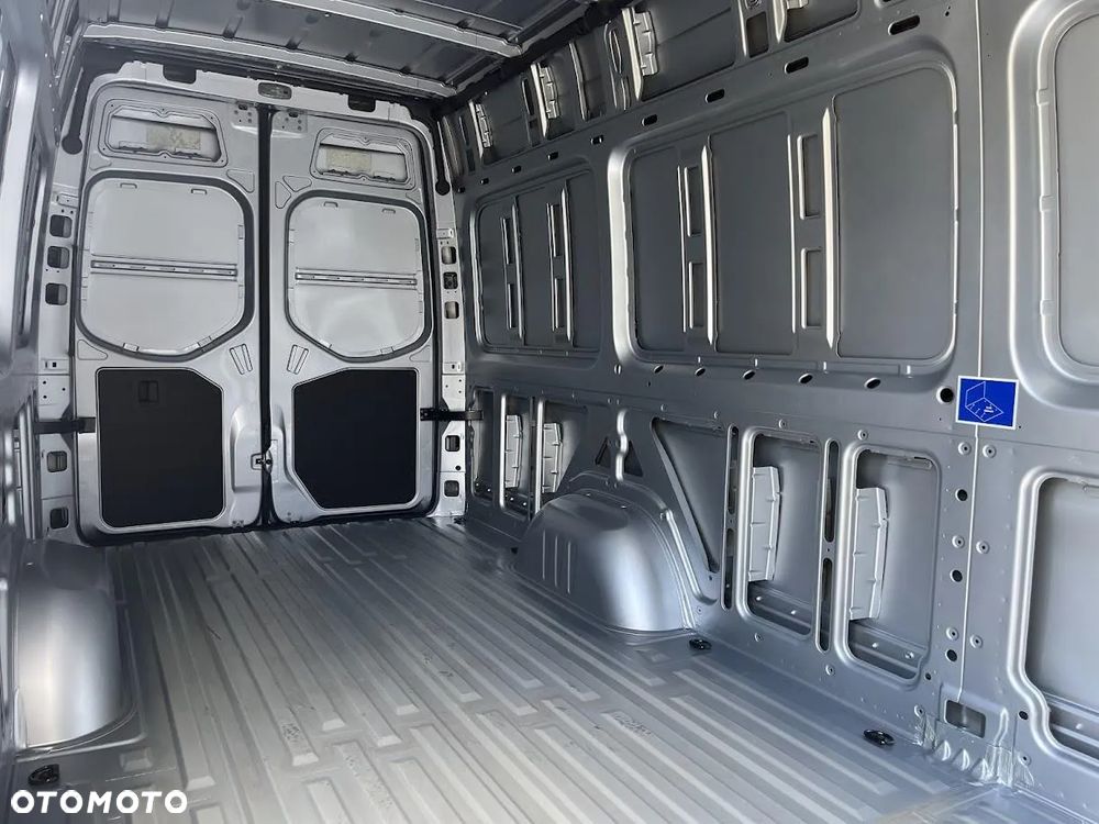Mercedes-Benz Sprinter - 9