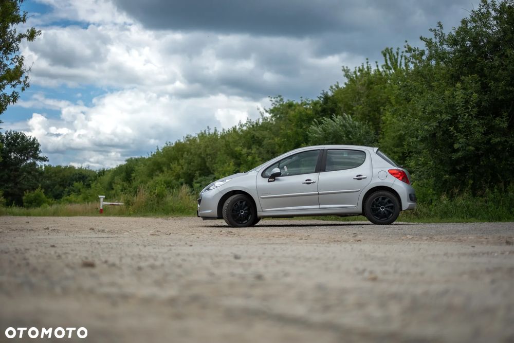 Peugeot 207 1.4 16V Trendy - 12