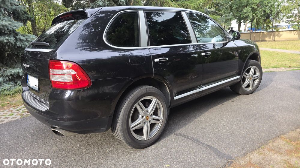 Porsche Cayenne - 1