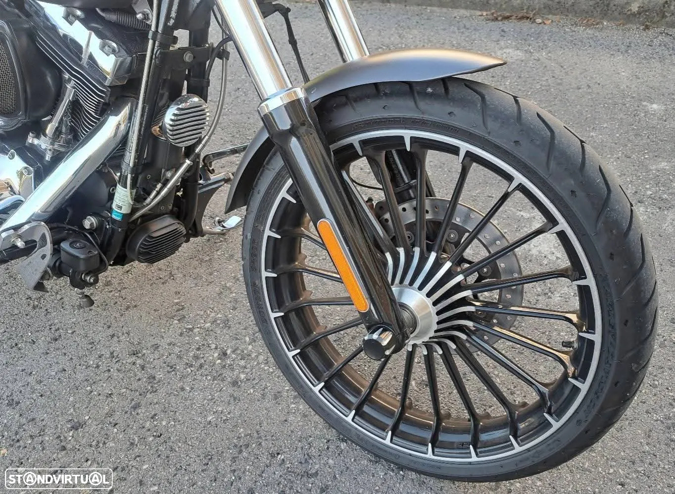 Harley-Davidson Softail Breakout - 12