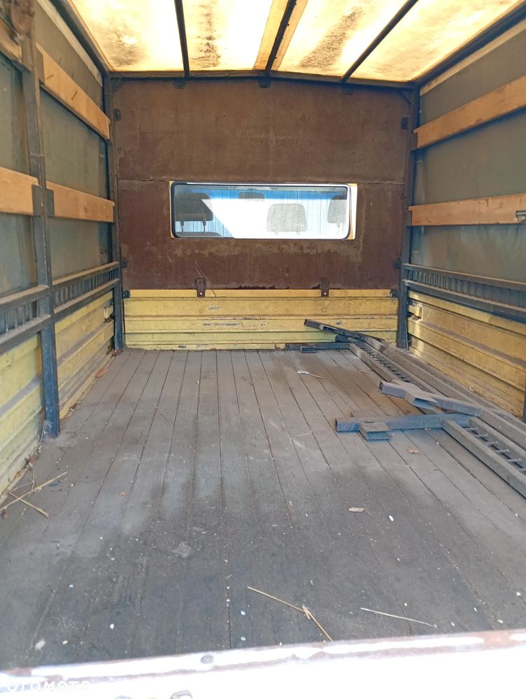 Mercedes-Benz 208D - 3