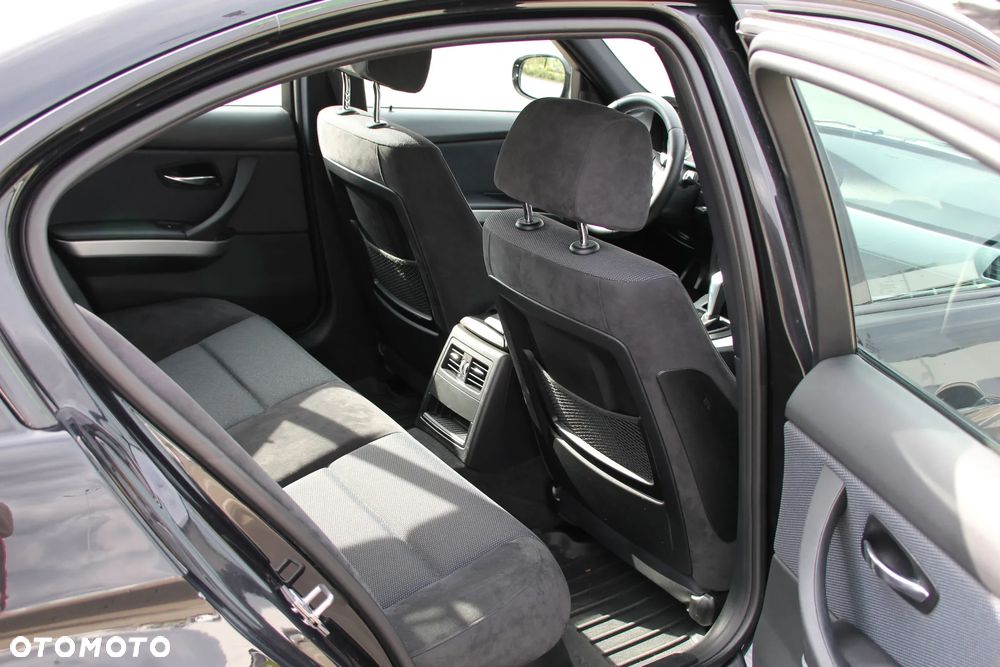 BMW Seria 3 330i xDrive - 9