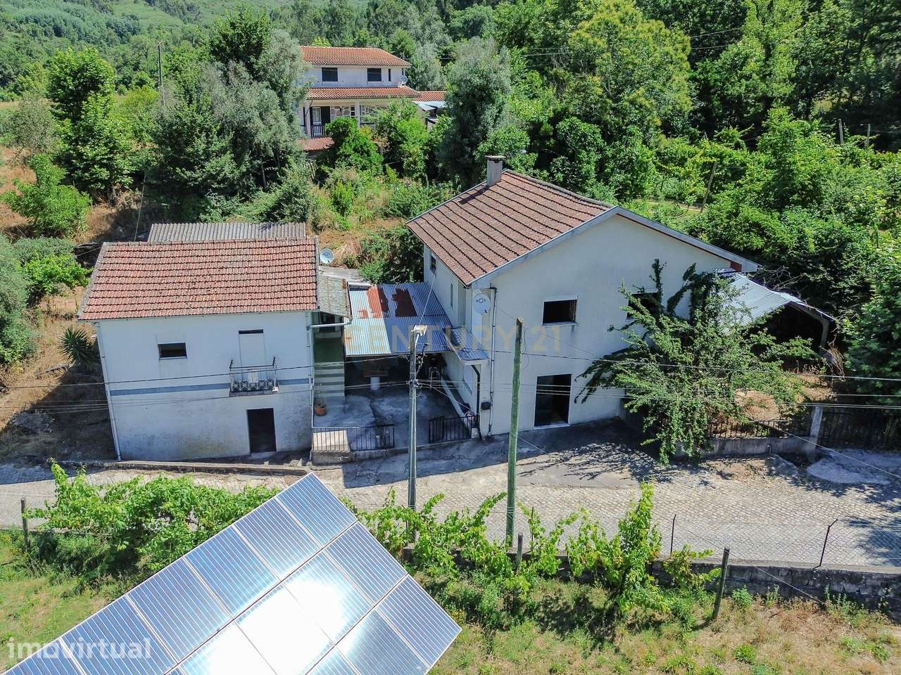 Moradias com Pátio, Terreno e Poço em Vale de Bouro – Celorico de Bast - Grande imagem: 5/57