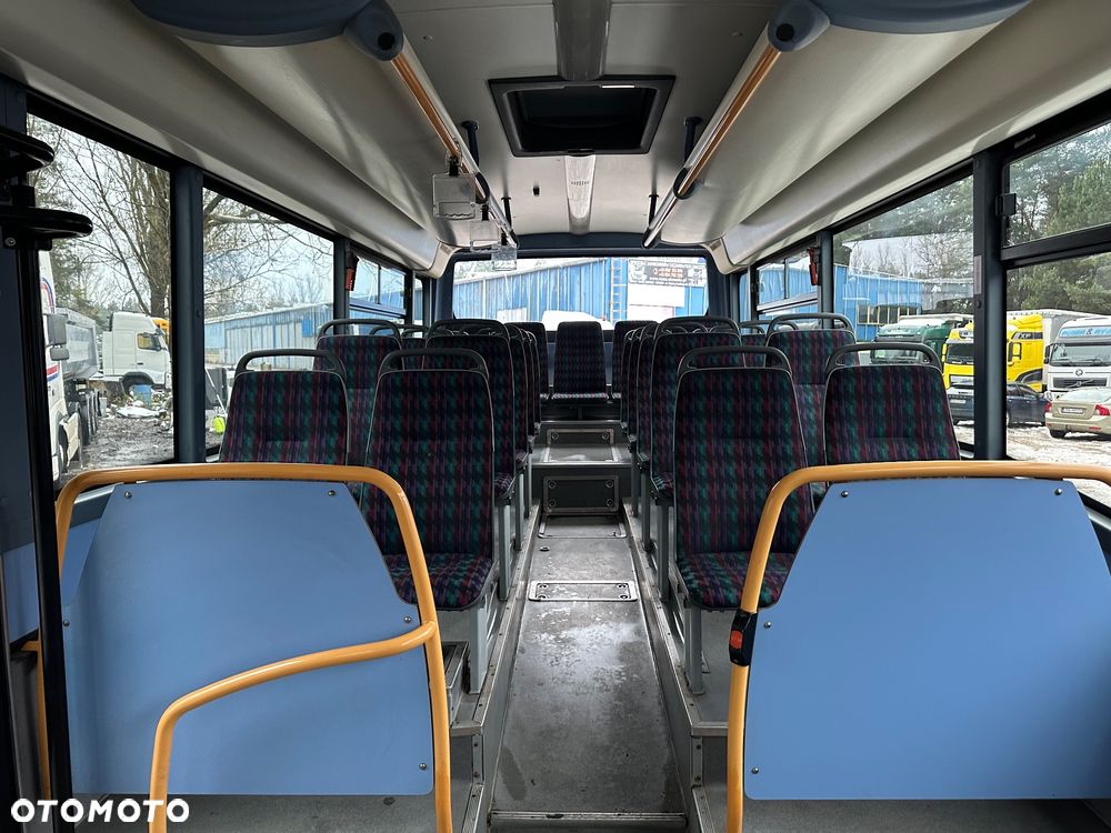 Irisbus CROSSWAY IVECO SFR161 MANUAL RETARDER KLIMA 12m NISKI POKŁAD DO PRZEWOZU OSÓB NIEPEŁNOSPRAWNYCH 39-SIEDZEŃ 57-STOJĄCYCH 560000km OPONY:275/70/22.5-NOWE!!! NAWIEWY PRZYCIEMNIONE SZYBY 2009r ŁADNY - 13