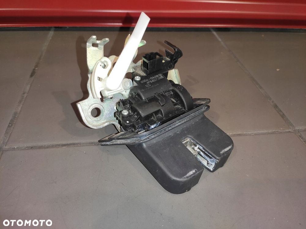 AUDI Q7 4L LIFT ZAMEK RYGIEL TYLNEJ KLAPY BAGAŻNIKA ORYGINAŁ ZDROWY - 1