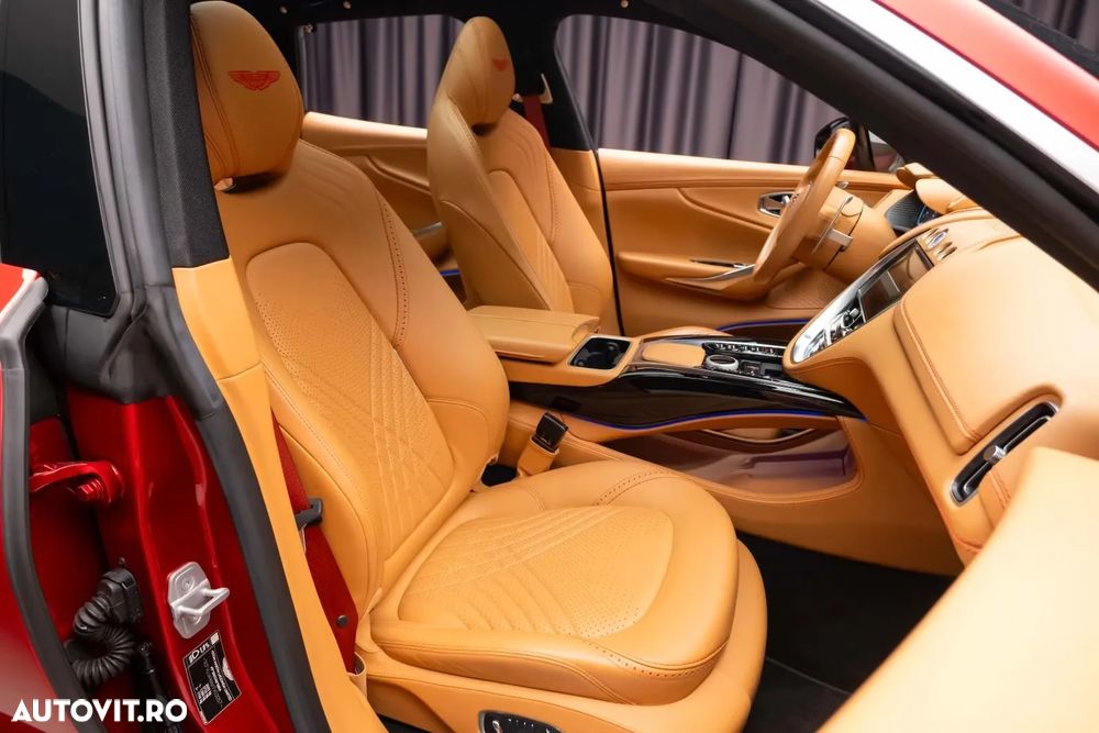 Aston Martin DBX - 4