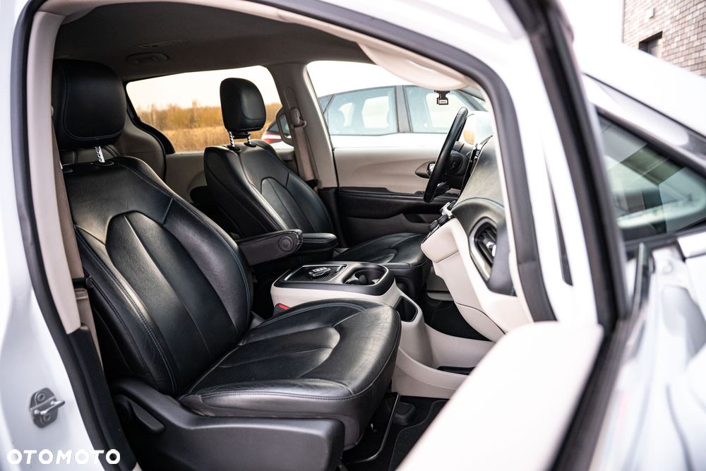 Chrysler Pacifica - 10