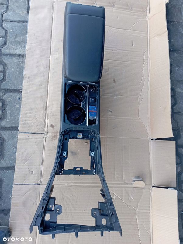 VW TOURAN 5TA III 3 TUNEL ŚRODKOWY PODŁOKIETNIK - 1