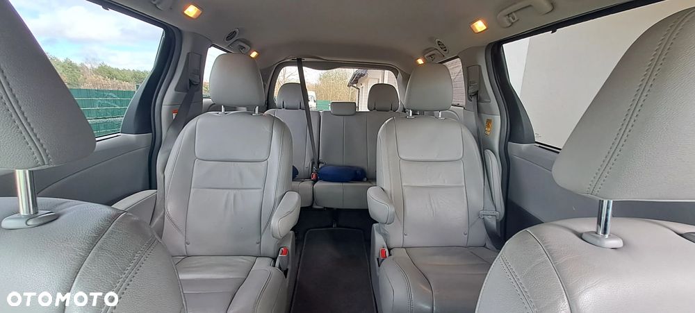 Toyota Sienna 3.5 XLE AWD - 12