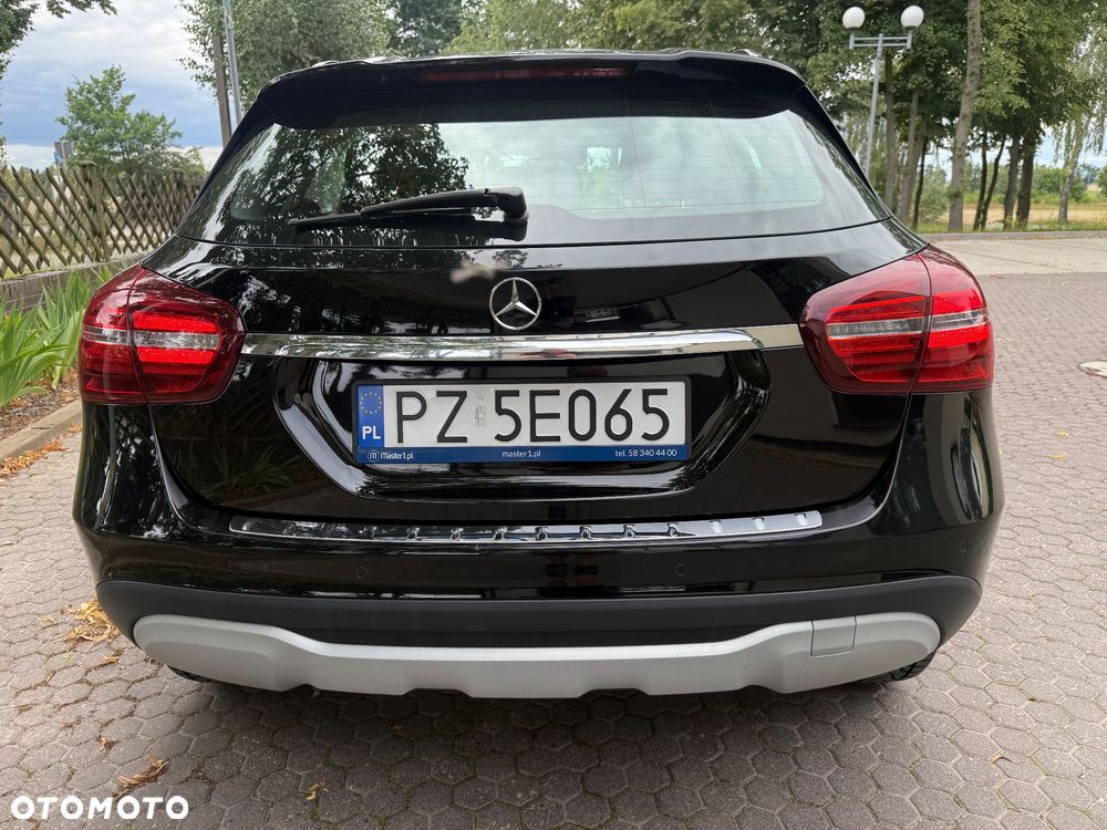 Mercedes-Benz GLA 180 7G-DCT - 13
