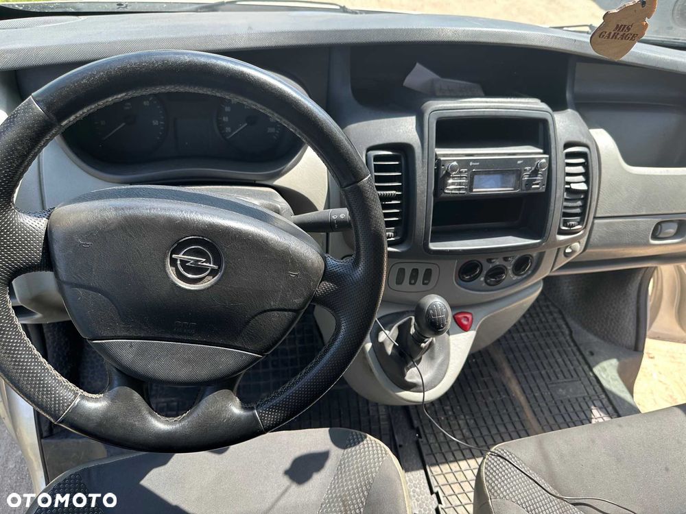 Opel Vivaro - 8