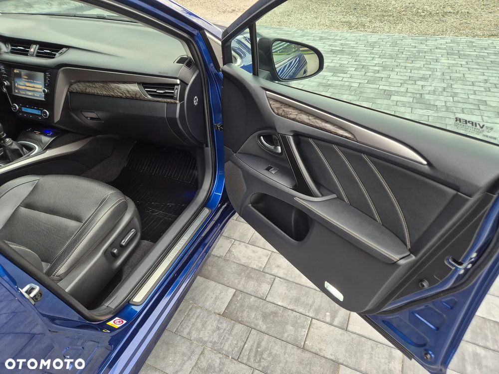 Toyota Avensis 1.8 Premium - 26