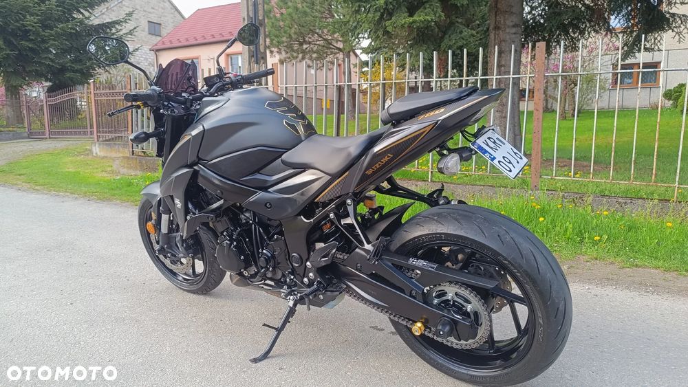 Suzuki GSX - 3