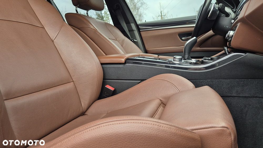 BMW Seria 5 520i Luxury Line - 11