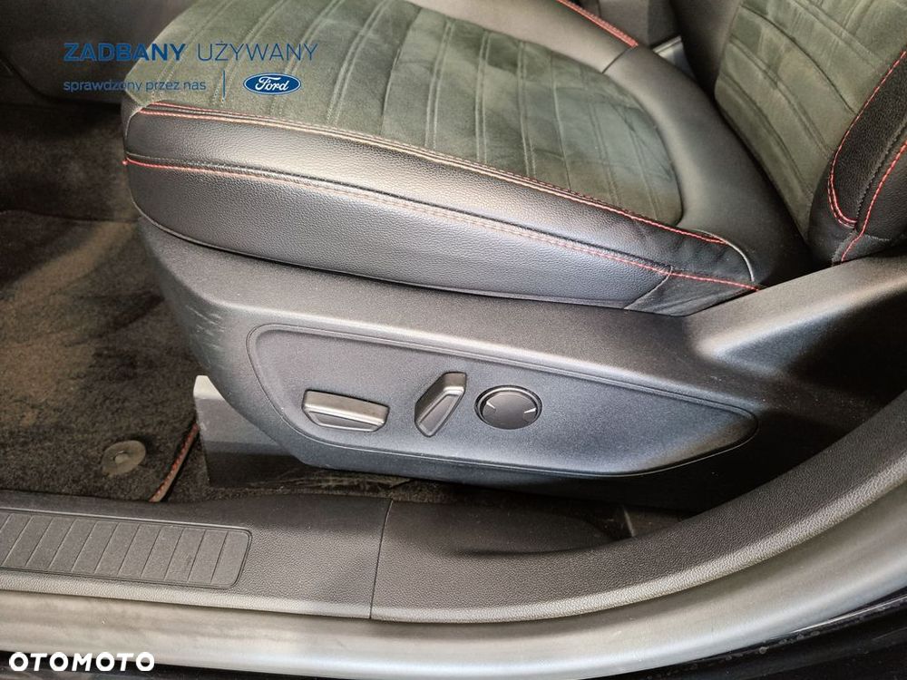 Ford Kuga 2.5 Duratec PHEV ST-LINE X - 31