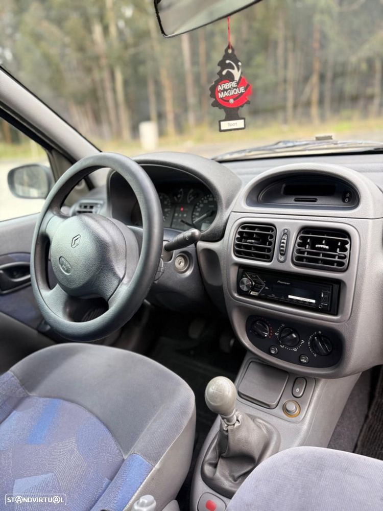 Renault Clio 1.2 RT - 8