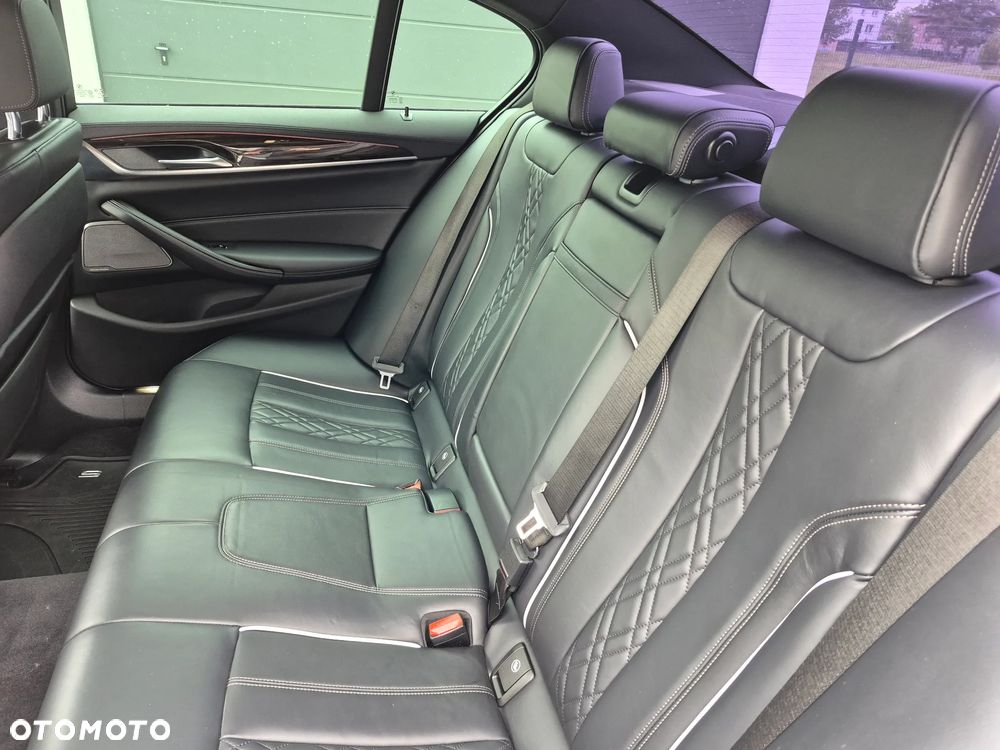 BMW Seria 5 M550i xDrive sport - 19