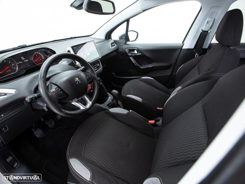 Peugeot 208 - 7