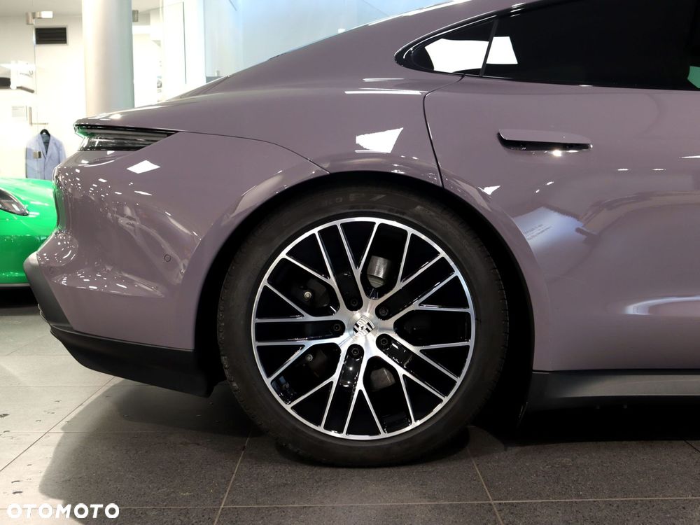 Porsche Taycan - 13