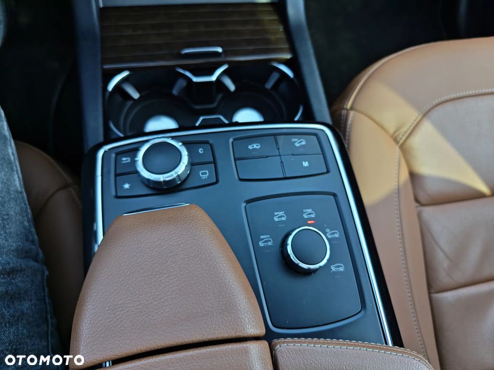 Mercedes-Benz GLS - 26