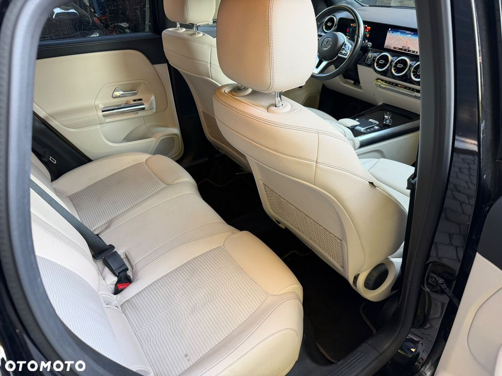 Mercedes-Benz GLA 200 d - 11