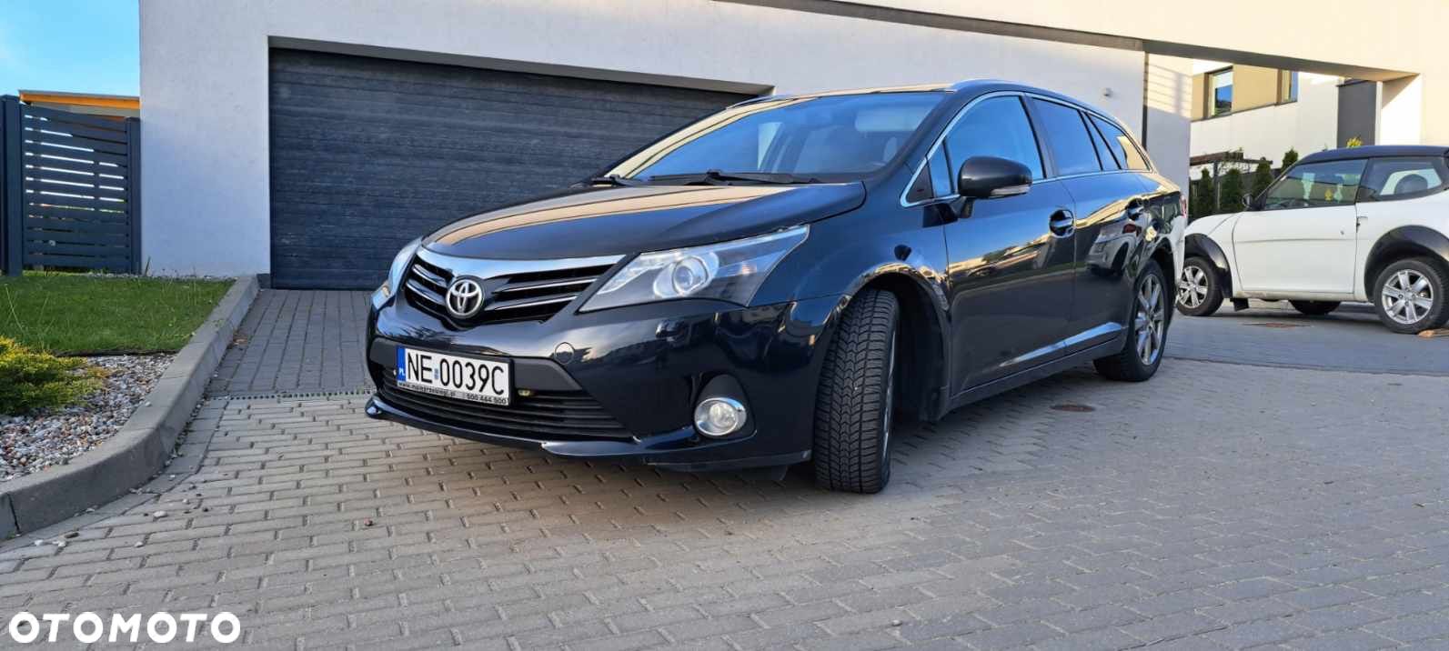 Toyota Avensis 2.0 D-4D Premium - 1