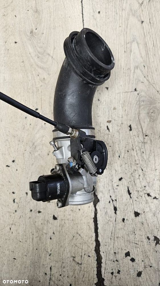 Przepustnica prawa BMW R12300 GS  13547672732 - 8