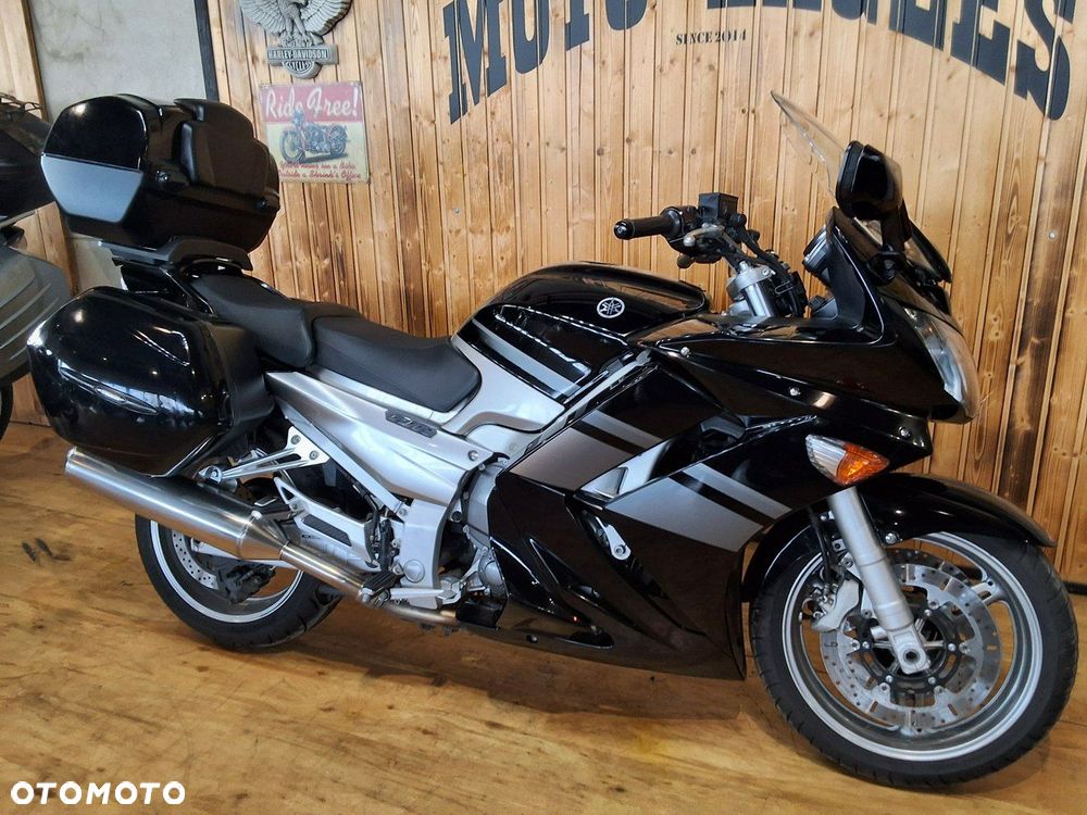 Yamaha FJR - 8