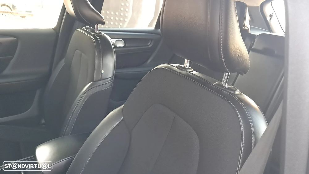 Volvo XC 40 2.0 D3 Momentum Plus - 40