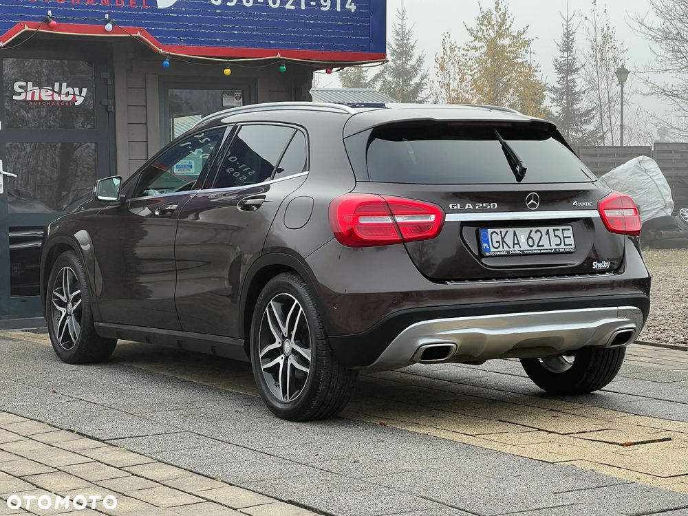 Mercedes-Benz GLA 250 4-Matic AMG Line - 6