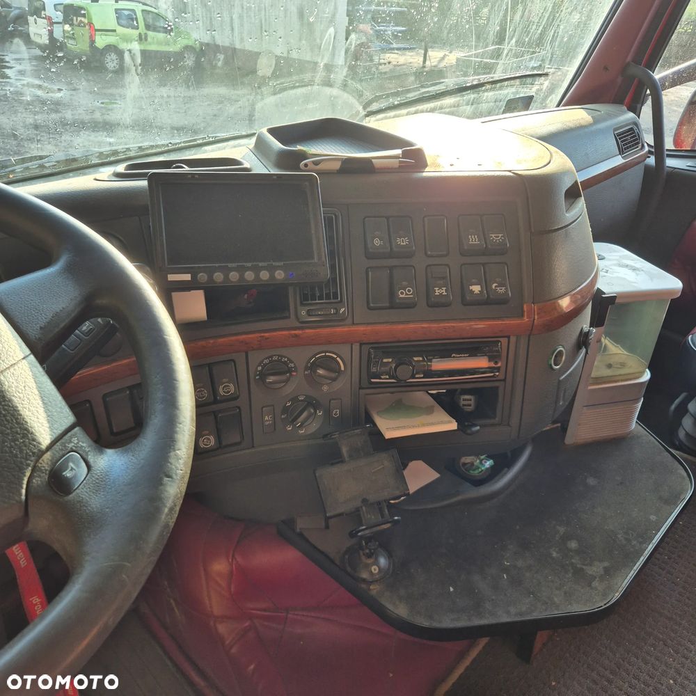 Volvo FH12 - 10