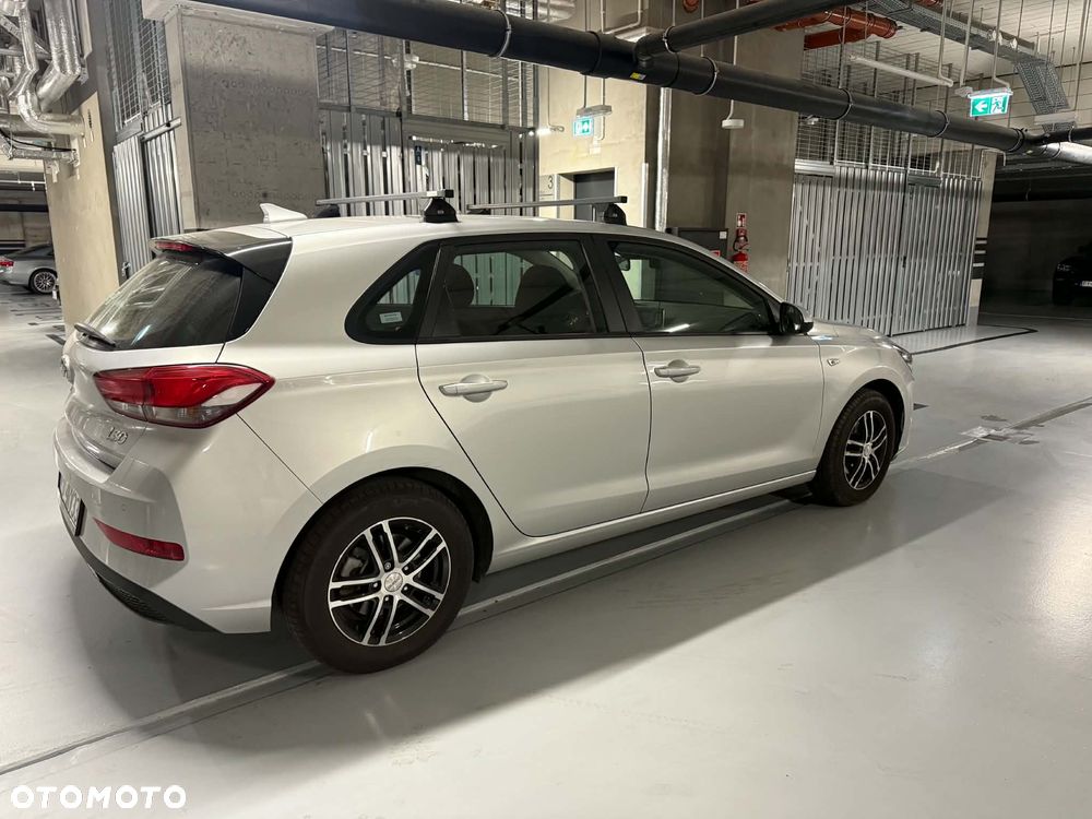 Hyundai i30 1.5 DPI Classic + - 21