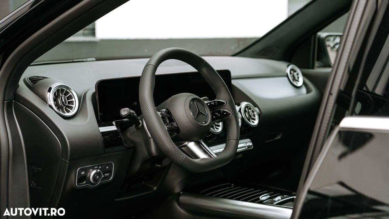Mercedes-Benz GLA - 25
