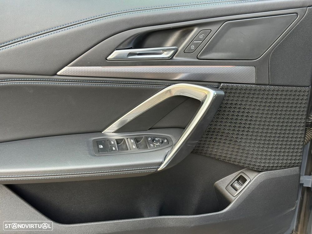 BMW iX1 eDrive20 Pack Desportivo M - 32