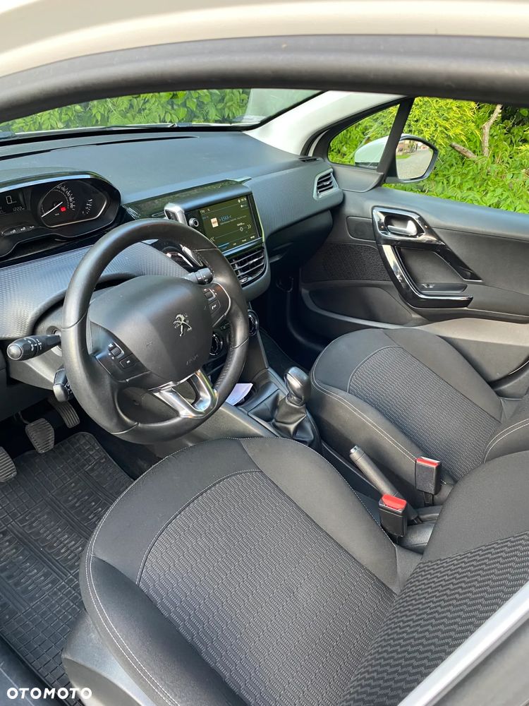 Peugeot 208 - 7