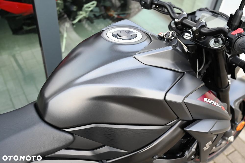 Suzuki GSX - 25